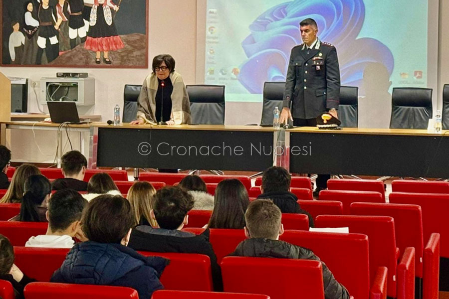 Legalità e rispetto. Gli studenti del Fermi imparano dai Carabinieri