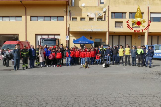 Giovani con disabilita' ospiti dei vigili del fuoco