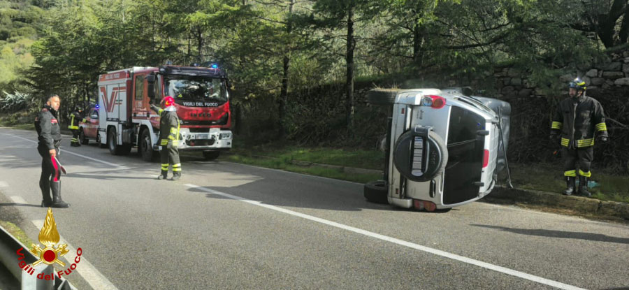 Incidente sulla Nuoro – Oliena: Jeep si ribalta e il conducente finisce in ospedale