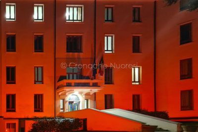 La Casa di Comunita' illuminata di arancione
