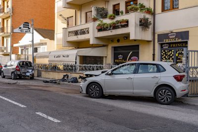 La VW Polo dopo lo schianto (foto S.Novellu)