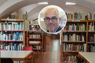 La biblioteca Satta e, nel riquadro, Giuseppe Dessena