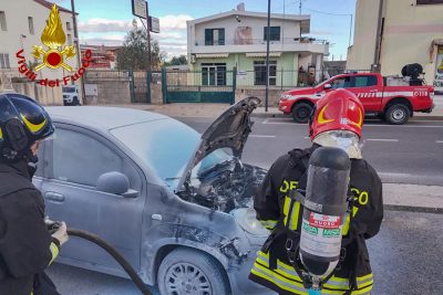 La Panda andata a fuoco a Lotzorai