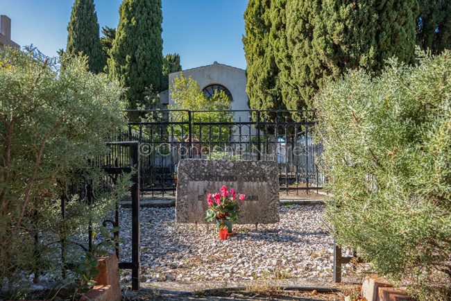 La tomba di Sebastiano Satta (foto S.Novellu)