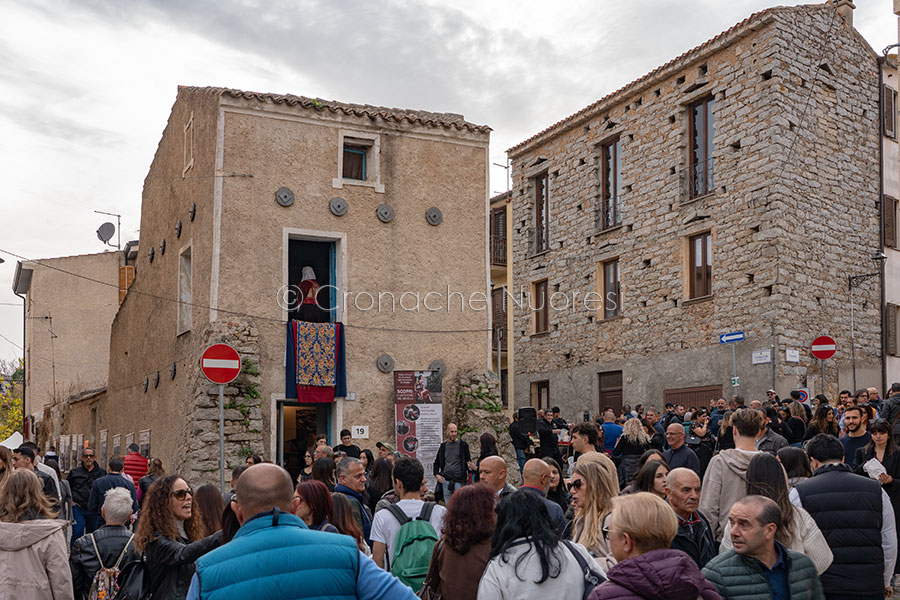 Nuoro capoluogo ritrovato. Il trionfo di “Mastros”: la città riscopre la sua anima di comunità
