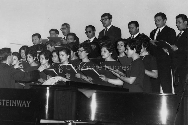 Matteo Scrugli. 1 da sx ultima fila. Corale Santa Maria della Neve (1963)