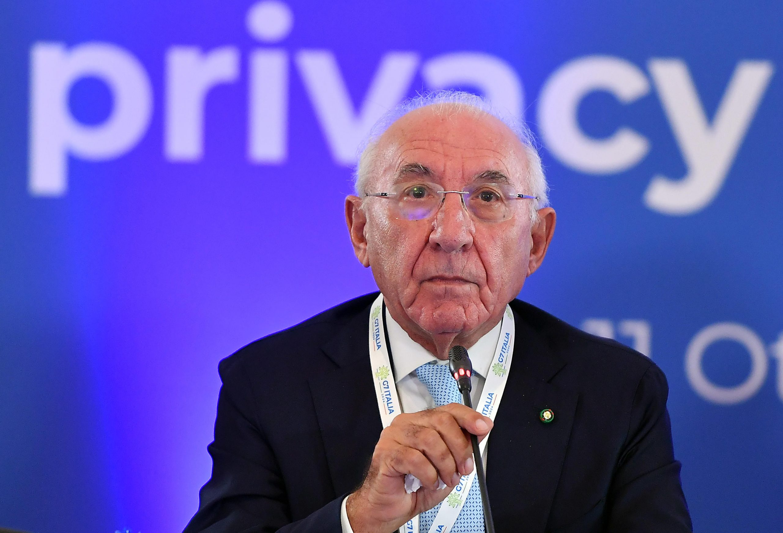 Garante-Report: la guerra è aperta. “Accuse infondate”:  il Garante non si dimette