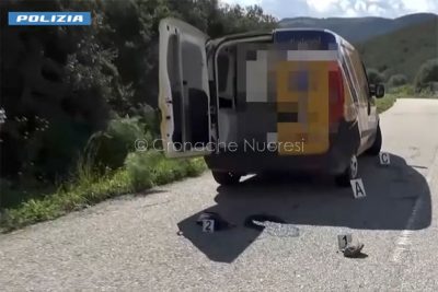 Un momento di un assalto ai bancomat