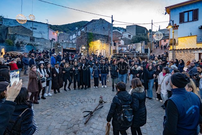 Ballo tondo a Oniferi (foto S.Novellu)