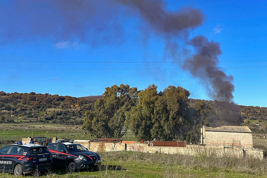 Rifiuti tossici in fiamme nella zona industriale: arrestate tre persone