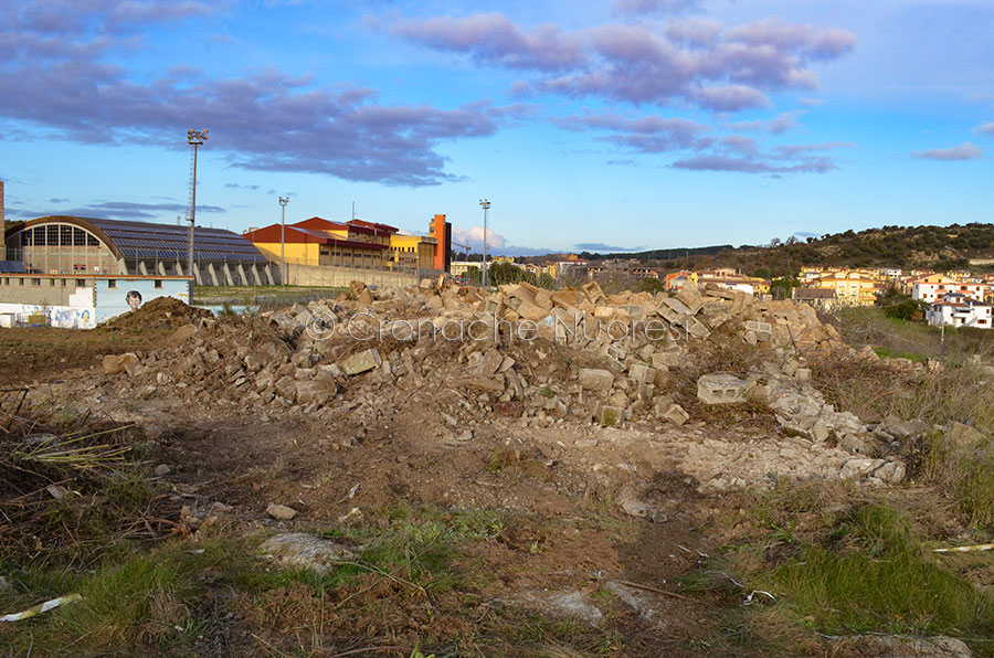 Nuoro. Abbattuto il rudere della tragedia in cui morirono Patrick e Yathan