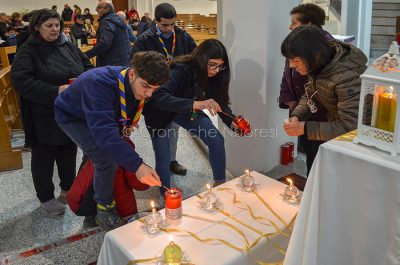 La lampada della pace a Nuoro, scout con don Cottu
