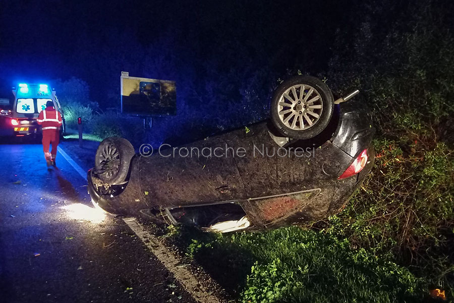 Perde il controllo dell’auto che si ribalta più volte: illeso il conducente