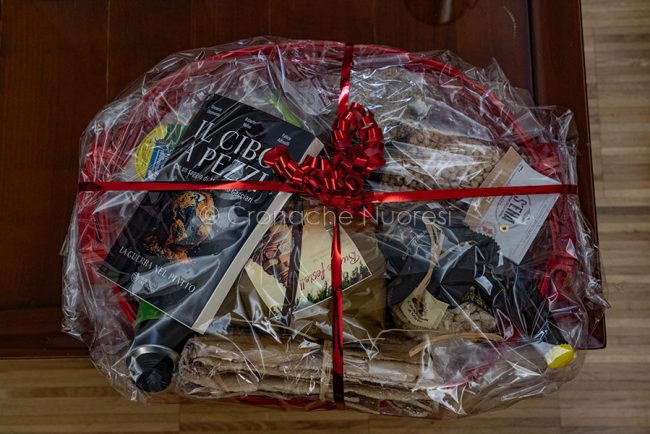 L'omaggio di Coldiretti al Vescovo (foto S.Novellu)