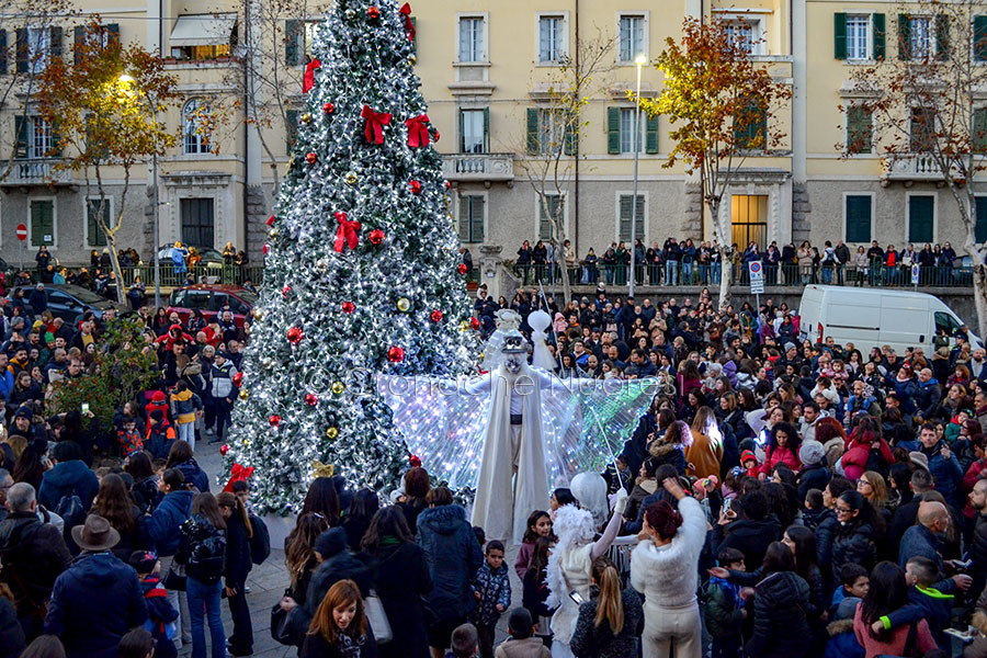 Nuoro accende il Natale: boom di presenze per le White Stars del “Teatro Circo Maccus”