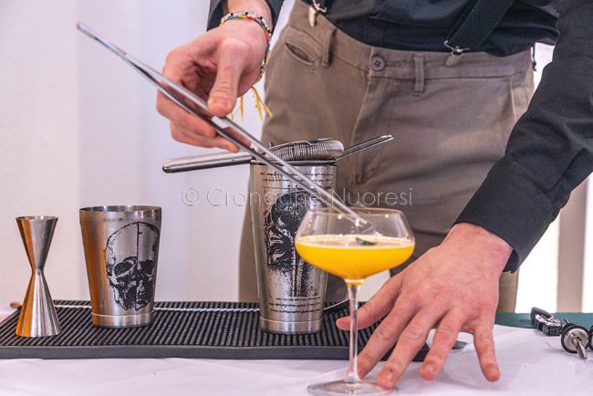 Preparazione di un cocktail (foto S.Novellu)