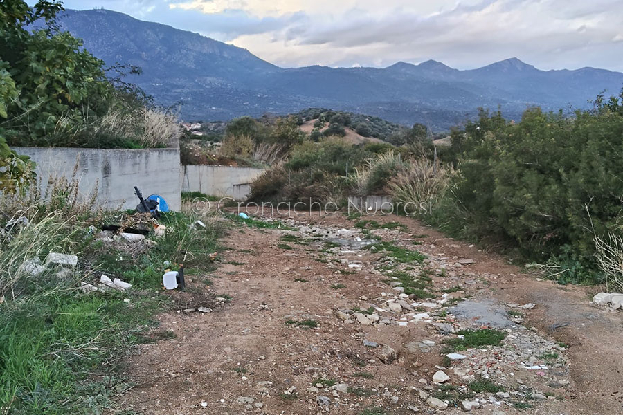 Oliena. Strada zona cimitero: l’incompiuta infinita. Uliana Nova: “Ennesima bufala in Consiglio comunale”