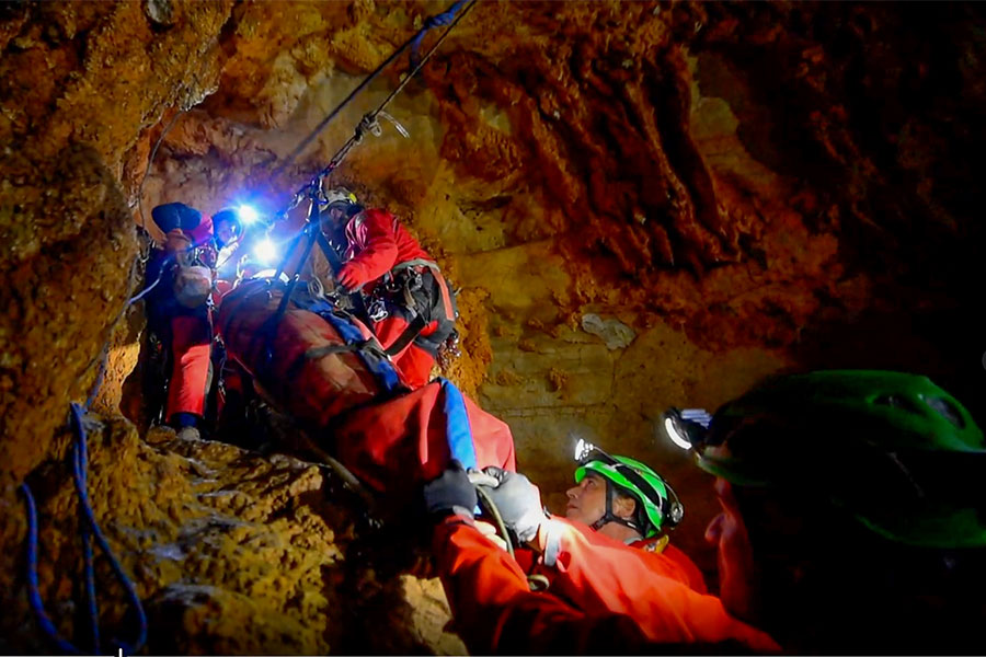 Oliena ospita la più grande esercitazione speleologica d’Italia: 150 tecnici del CNSAS in azione