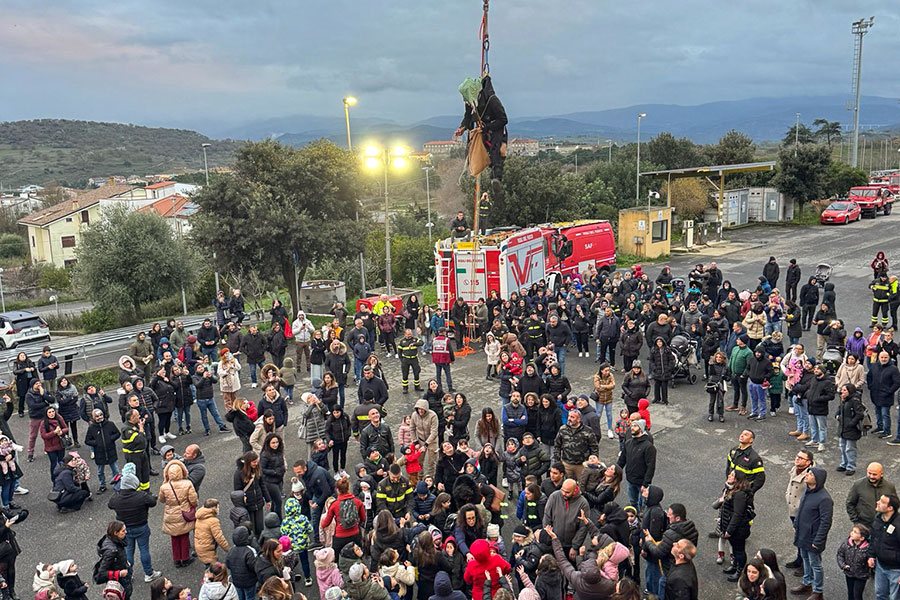 Nuoro. 250 bambini hanno festeggiato la befana dei Vigili del Fuoco