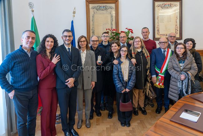 La famiglia Lorrai col Prefetto (foto S.Novellu)