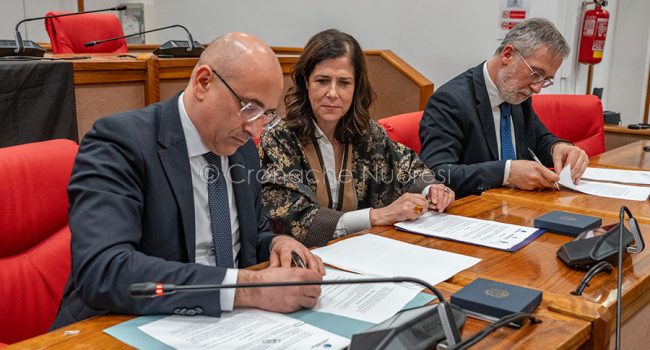 La firma dell'accordo con l'INGV (foto S.Novellu)