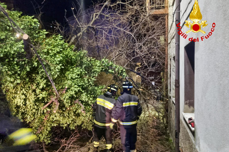 Nuorese sferzato dal vento: 30 interventi d’urgenza, Macomer e Ogliastra in ginocchio