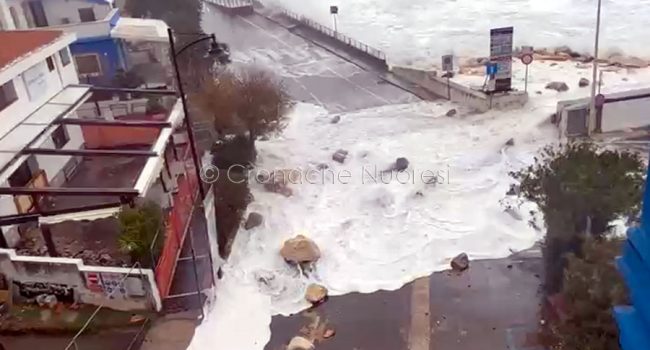 Mare in tempesta a Cala Gonone