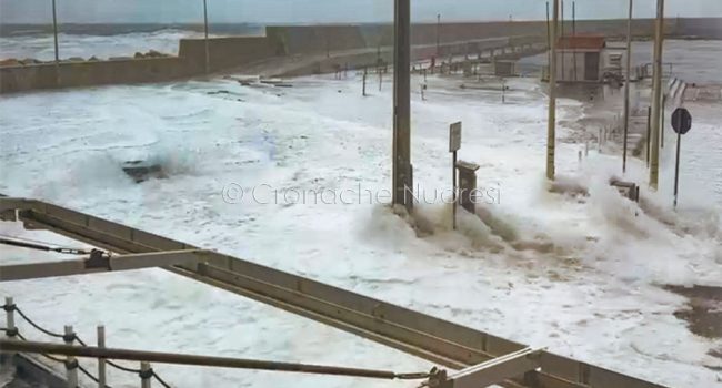 Mare in tempesta a Cala Gonone