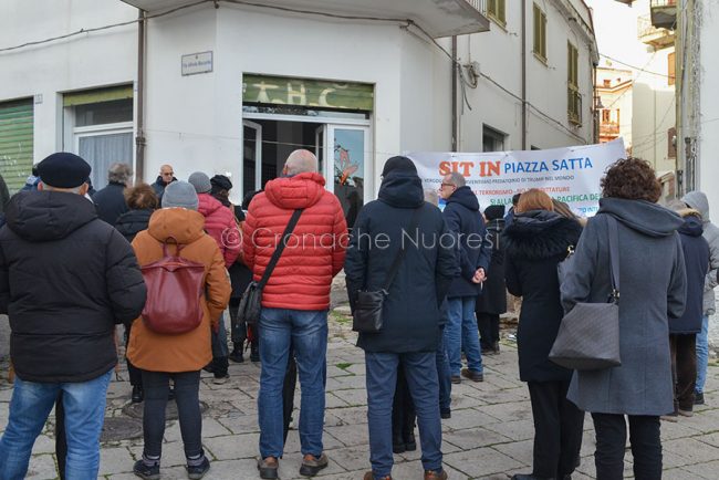 Un momento del sit-in per la pace