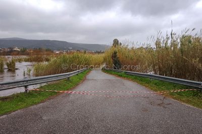 Strada chiusa di fianco al Cedrino