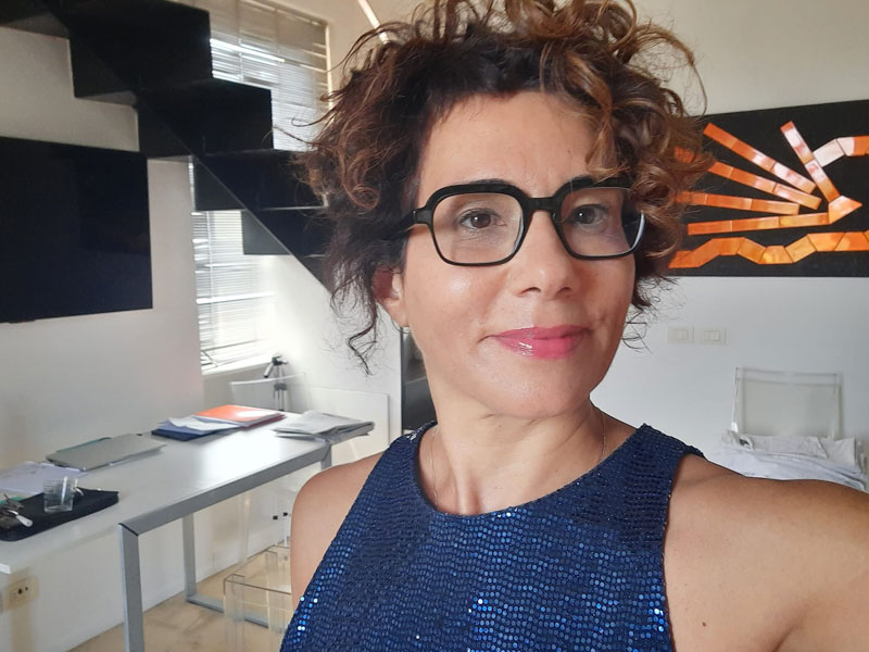 Addio ad Angela Azzaro: Nuoro abbraccia per l’ultima volta la giornalista del garantismo