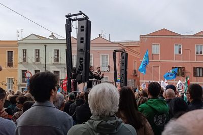 Il palco della protesta (foto Camedda)