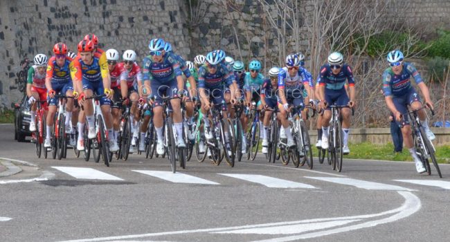 Il passaggio del giro di Sardegna a Nuoro (foto Nieddu)