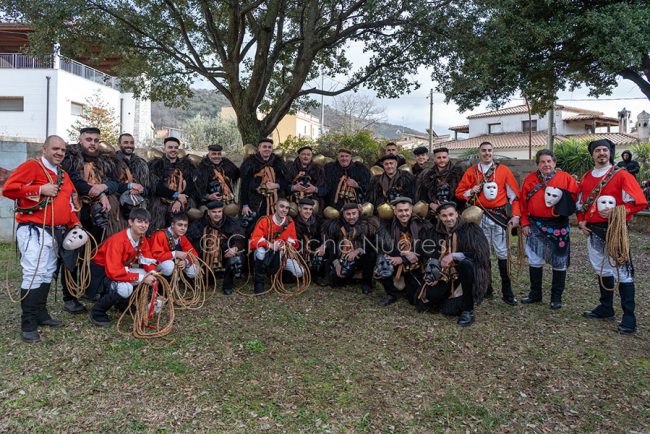 La nuova associazione di Mamuthones e Issohadores (foto S.Novellu)