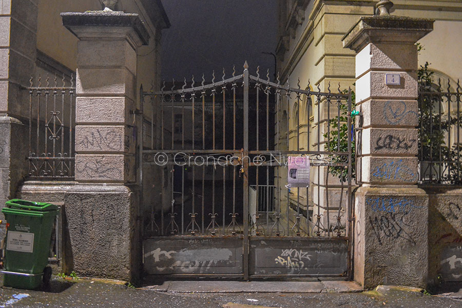 Scuola Podda: buio pesto nel cortile: I genitori temono per la sicurezza