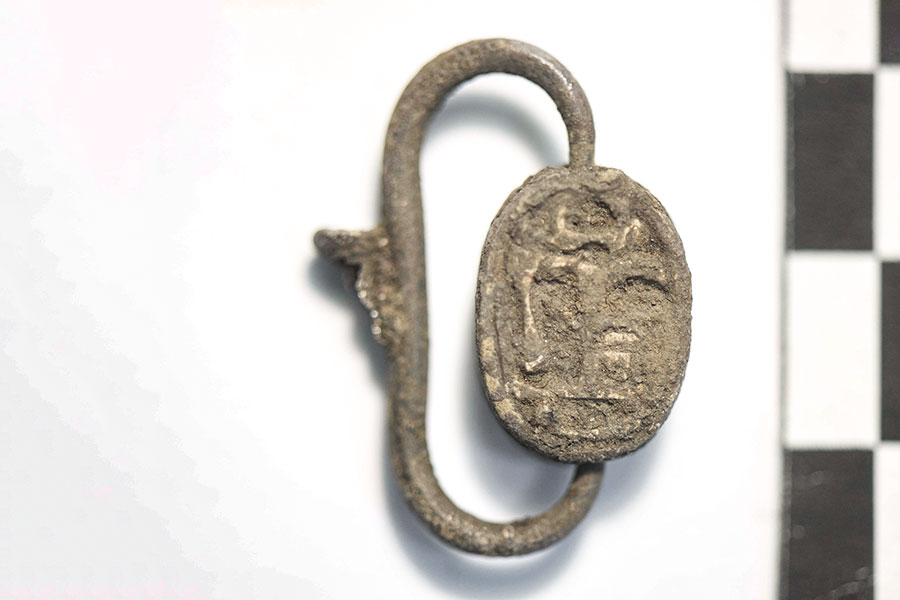 Archeologia. Nel Nuorese riemerge uno scarabeo dell’età del Ferro