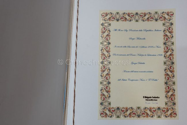 L'omaggio degli studenti del Podda a Mattarella (foto S.Novellu)