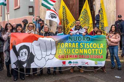 Nuoro, manifestazione contro il dimensionamento scolastico (foto S.Novellu)