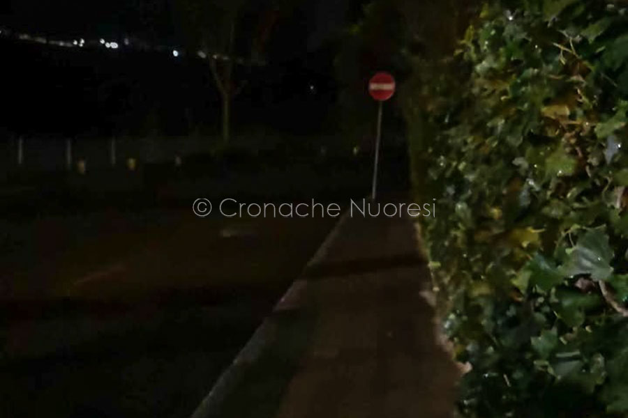 Lampioni spenti e sicurezza a rischio: ancora disservizi nell’illuminazione pubblica a Nuoro
