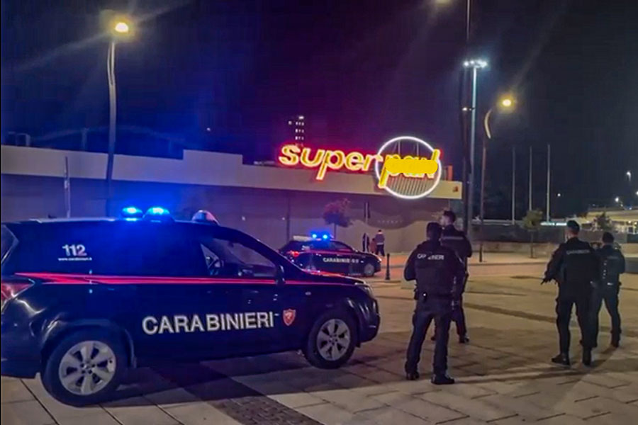 Incubo a Olbia: ferisce un vigilante e una commessa con una forbice e uccide un cane