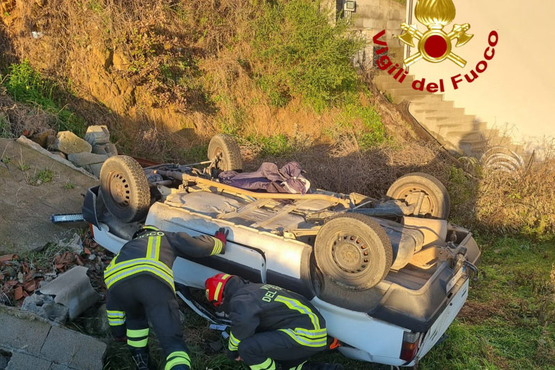 Giovane in codice rosso: precipita con l’auto per otto metri e finisce nel terreno sottostante