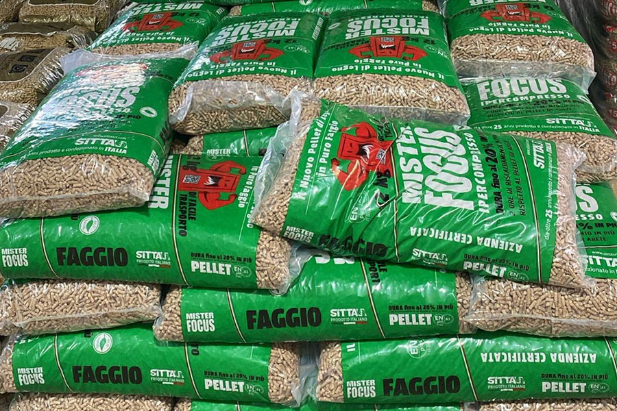 Caro pellet a Nuoro: tra speculazione e scaffali vuoti, il prezzo vola oltre gli 8,50 euro
