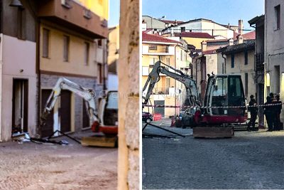 L'escavatore davanti alla gioielleria di Fonni