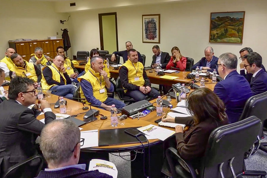 Agricoltori in piazza: la Regione conferma riforme e pagamenti per le calamità