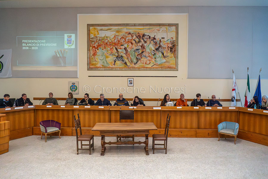 Bilancio Orosei: 10 milioni per il rilancio, ma è scontro frontale sull’ex asilo