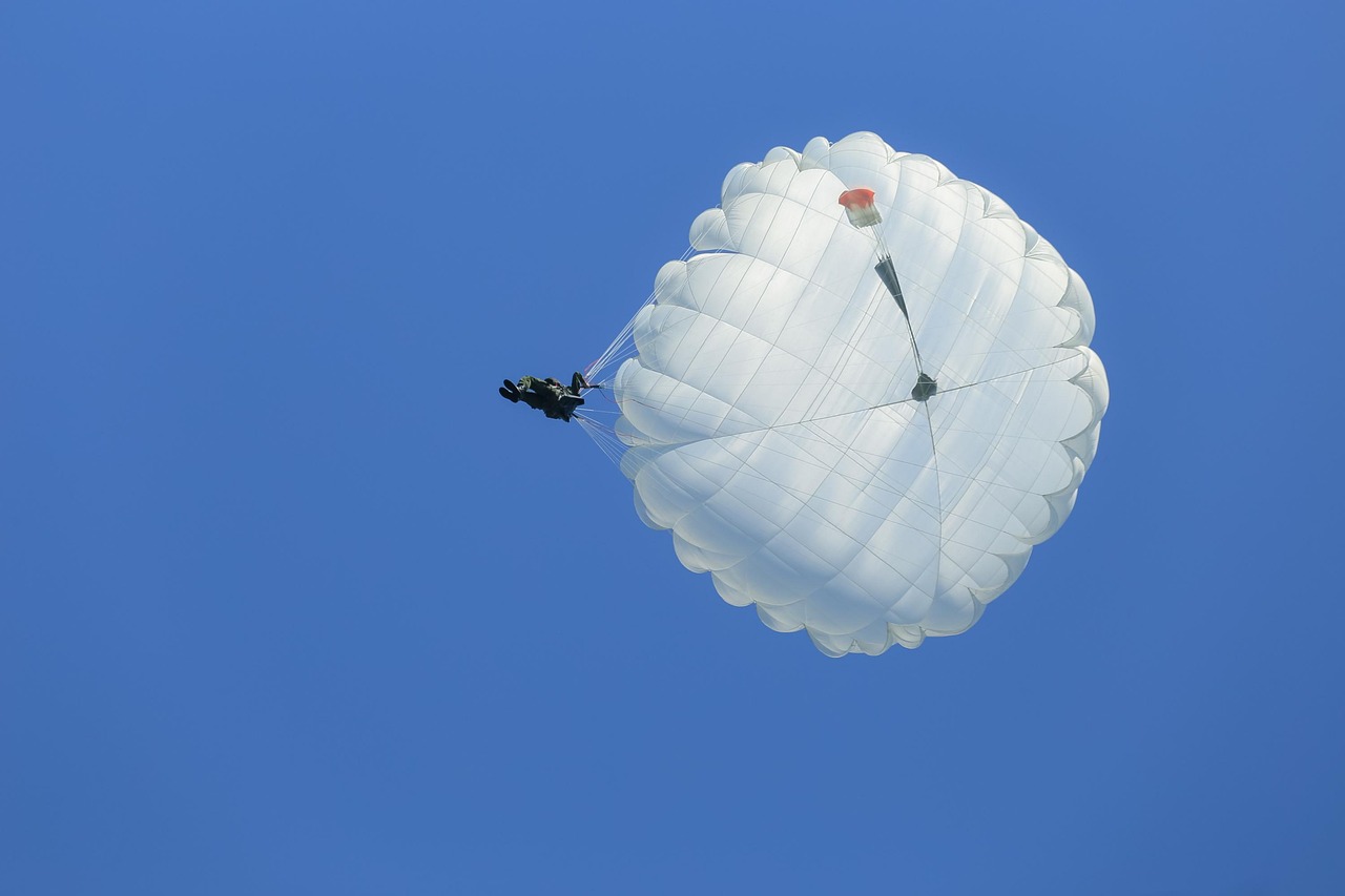Tragedia al campovolo: morto paracadutista 51enne dopo volo da 4mila metri