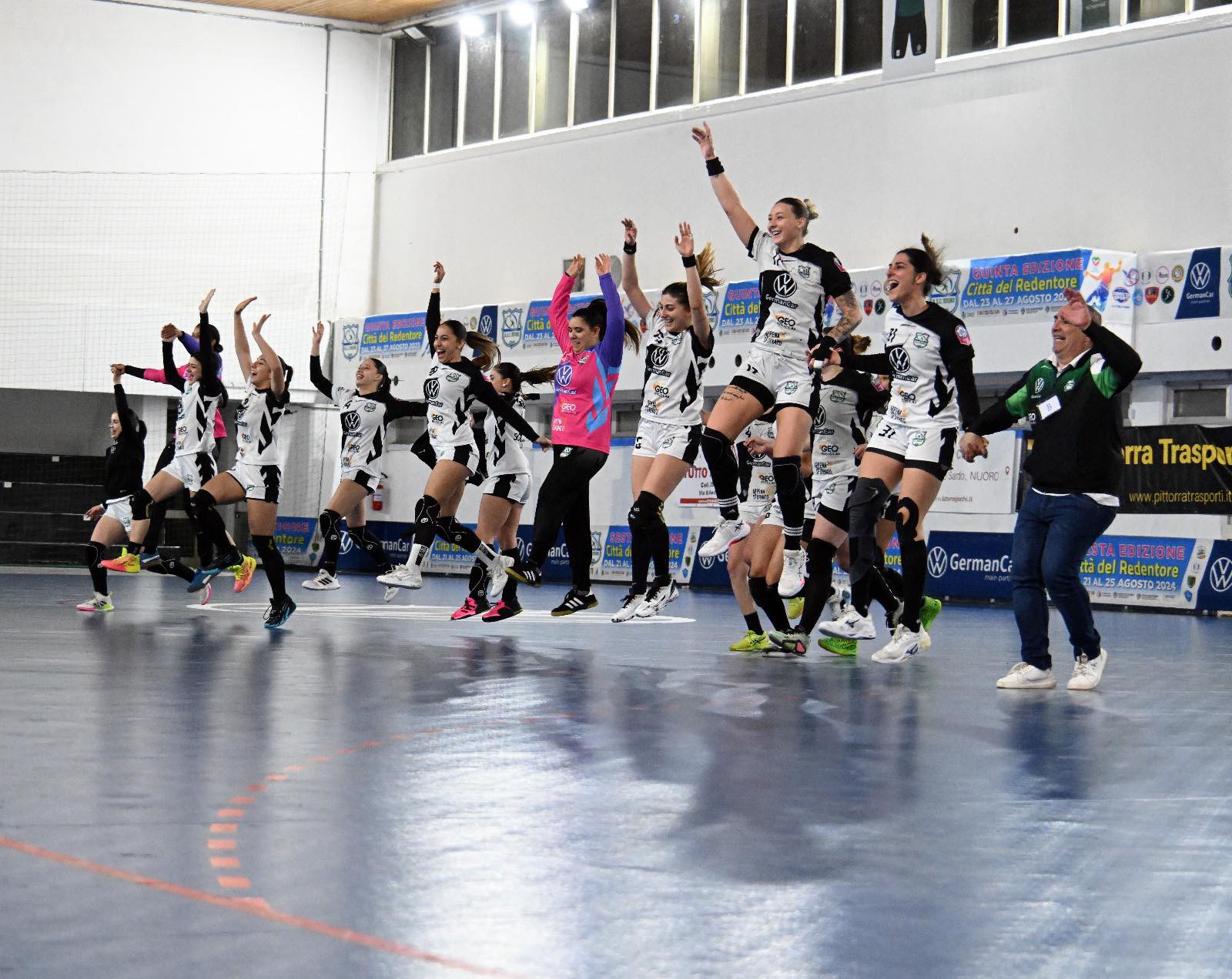 La vittoria più importante: l’HAC Nuoro conserva la Serie A1 e vola ai playoff scudetto