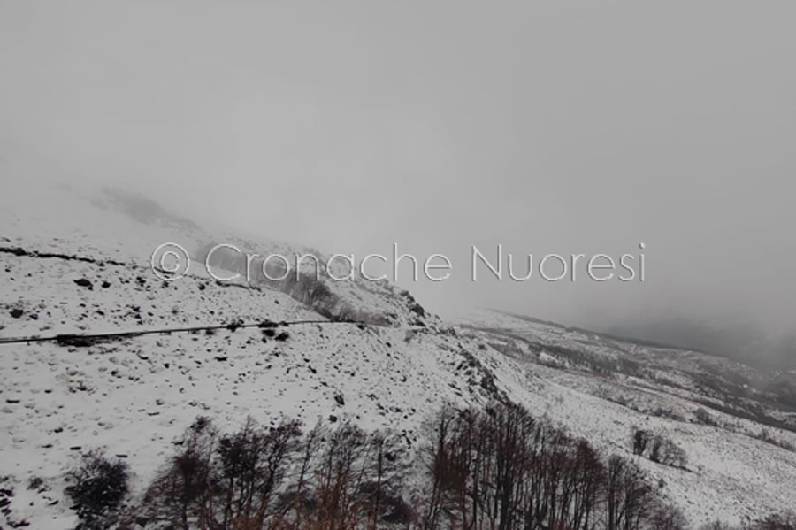 Spettacolo sul Bruncu Spina: vette bianche a pochi giorni da Pasqua – VIDEO