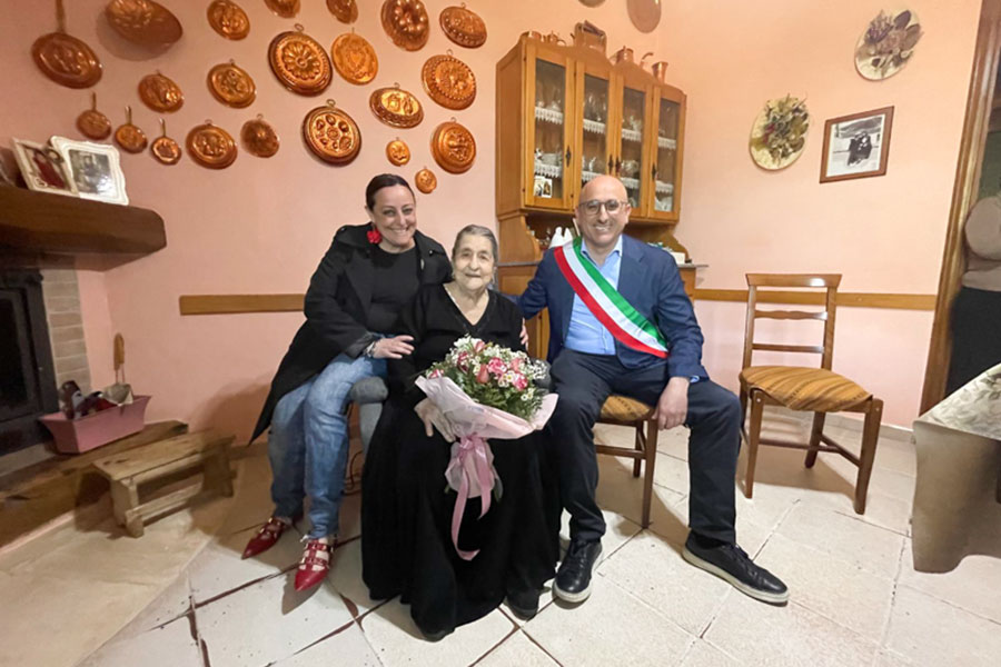 Nuoro in festa per i cento anni di Grazia Fenu