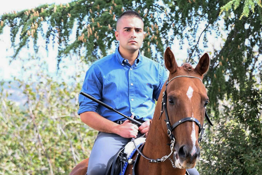 Tragedia a Borore. Cade da cavallo alla festa di San Lussorio: muore a 25 anni